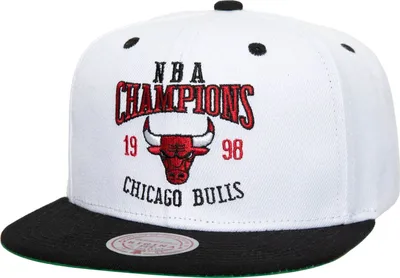Produktbild von Mitchell & Ness Snapback Cap CHAMPIONS Chicago Bulls weiß