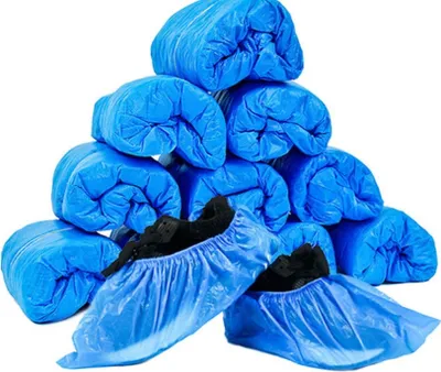 Produktbild von 100 Stück Einweg Überschuhe | Dicker CPE Material | wasserdichte Schuhüberzieher in Standardschuhgröße | Überziehschuhe aus Plastik | rutschfest Überzieher für Schuhe in Einheitsgröße | Farbe [blau]