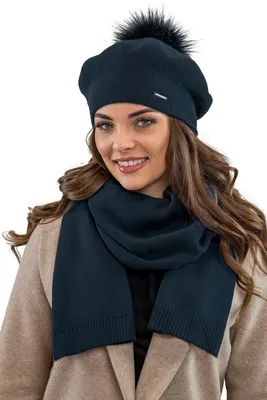Produktbild von Vivisence damen baskenmütze mit bommel eleganter wintermütze und schal set warm kopfbedeckung und halsbedeckung an winter und herbst warm dick, winterset für frauen, hergestellt in der eu, dunkelblau,