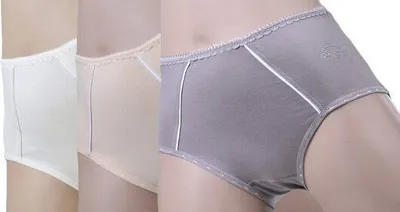 Produktbild von Toker Collection® Hüftslip "Sabrina" mit Glitzerapplikation 3 Stück, Kontrastnähte im Vorderteil, Farben Mix Wollweiß/Haut/Taupe, Größe 48/50