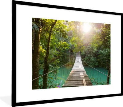 Produktbild von MuchoWow® Gerahmtes Poster Dschungel - Wasser - Brücke - Natur - Pflanzen 80x60 cm - Poster mit Schwarzem Bilderrahmen Wandposter Rahmen Foto Bilder - Schlafzimmer-Dekorationen - Fotoposter