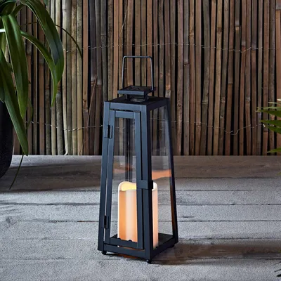 Produktbild von Lights4fun Schwarze Metall Solar Laterne mit LED-Kerze für draußen außen wetterfest Outdoor Garten Balkon Terrasse groß Solarleuchten Solarlampen Gartenleuchten 29,5 cm