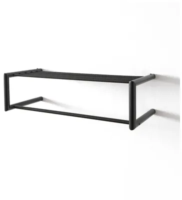 Wandgarderobe Smooth aus schwarzem Stahlrohr mit Kleiderstange und Ablage in Gesamtansicht.