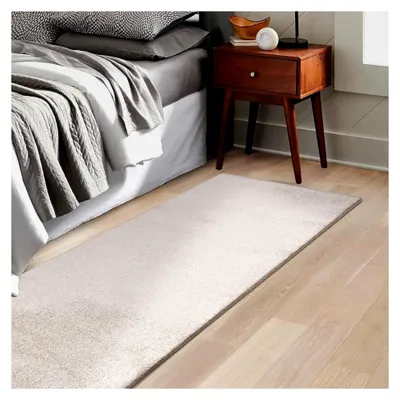 Produktbild von Bettvorleger aus edlem Velours - Teppichläufer für Schlafzimmer und Wohnzimmer - Flauschiger Teppichläufer Sundae (80 x 200 cm, Beige)