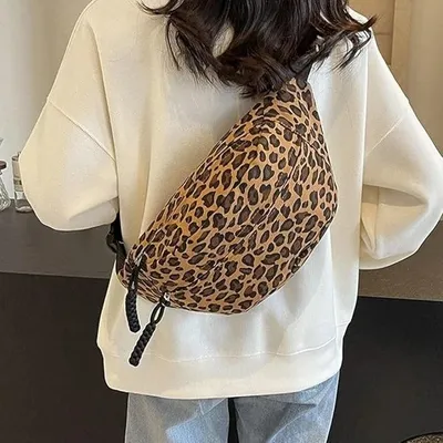 Produktbild von Bauchtasche Leo XXL Umhängetasche Damen – Crossbody-Bag im Leopardenprint
