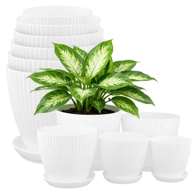 Productafbeelding van Set van 12 witte plastic plantenpotten met onderzetters, in verschillende maten