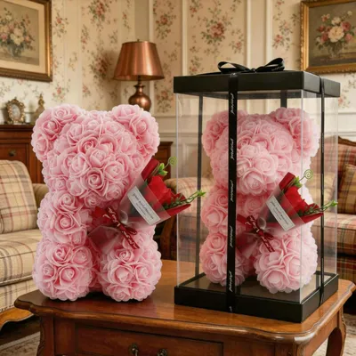 Image de Ours en peluche fait de roses artificielles, de couleur rose, avec une boîte cadeau, idéal pour un cadeau à la fête des mères ou à la Saint-Valentin