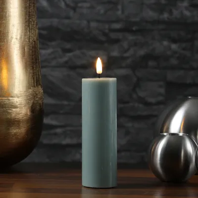 Immagine prodotto di Candela a LED MIA - cera vera - fiamma realistica 3D - H: 15cm - D: 5cm - verde salvia