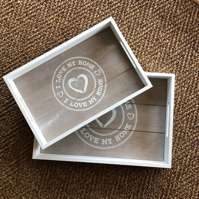 Produktbild von Set von 2 grauen Holztabletts 30 x 20 cm