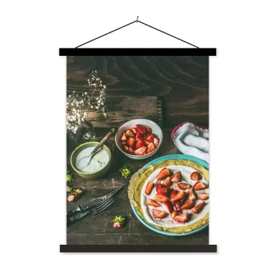 Produktbild von MuchoWow® Textilposter Erdbeere - Rustikal - Obst - Rustikale Blumen 40x53 cm mit schwarzem Rahmen - Abbildung