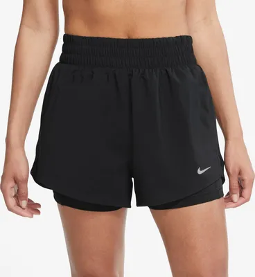 Produktbild von Nike One DF 2-in-1-Damen-Shorts (ca. 7,5 cm) - Schwarz Schwarz M