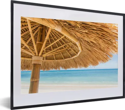 Produktbild von MuchoWow® Gerahmtes Poster Sonnenschirm - Strand - Meer - Tropisch 40x30 cm - Poster mit Schwarzem Bilderrahmen Wandposter Rahmen Foto Bilder - Bilderrahmen - Poster im Rahmen