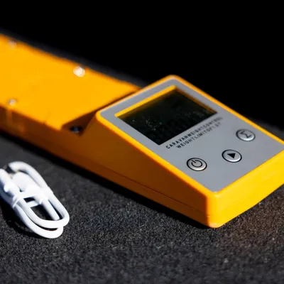 Produktbild von EVEBASE Digitales Reifendruckmessgerät – Präzise und wiederaufladbar