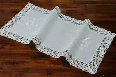 Obrázek produktu pro Běžná obdélníková ubruska s vysokým lemem - Bílá krajková běhounka 40x90 cm