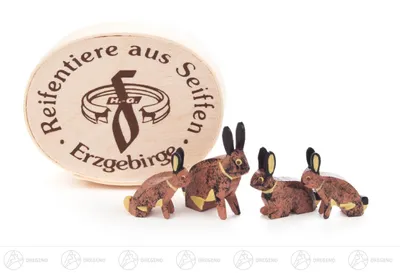 Produktbild von Hasenfamilie in Spandose (3cm) von Dregeno Seiffen