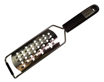 Zdjęcie produktu dla Tarka ręczna Fackelmann, gruboziarnista, 30 cm, model SENSE, z ostrzem ze stali nierdzewnej, ergonomicznym uchwytem Soft-Touch, z osłoną ostrza i powierzchnią antypoślizgową (kolor: srebrny/czarny), ilość: 1 sztuka
