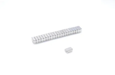 Produktbild von Top Magnesy - 50 Stück Neodym Magnete 8x5x3 mm N38 - extra starke Haftmagnete für Montage, Werkstatt & Industrie