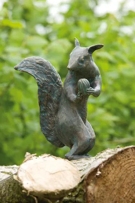 Produktbild von Bronzefigur Eichhörnchen mit Nuss 25cm Rottenecker Bronze Nagetier Dekoration