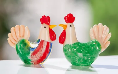 Produktbild von Gilde Figur (klein), Huhn, "Doris", Glas, mehrfarbig, VE 6, 2fach sortiert, L. 2 cm, B. 5.5 cm, H. 4.5 cm 51918 4063387519189 2 Stück