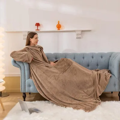 Produktbild von Kuscheldecke mit Ärmeln und Fußtasche 150x200 cm Taupe Fleece