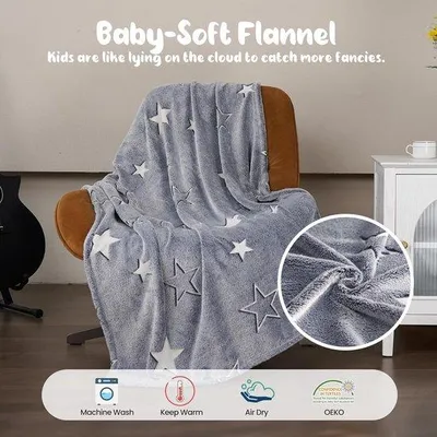 Produktbild von DigiRigi® Glow-in-the-Dark Kuscheldecke für Kinder – Sternen-Plüsch, 100% Polyester Mikrofaser-Flanell, grau, 130 x 170 cm