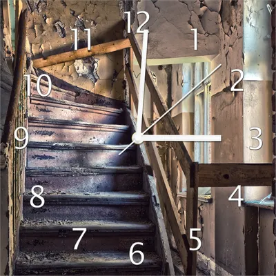 Produktbild von Wallario Design Wanduhr Treppe in einem alten Haus aus Echtglas, Größe 30 x 30 cm