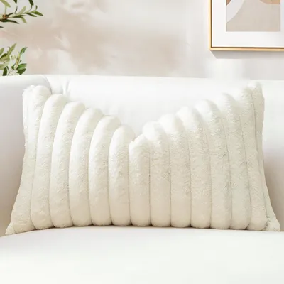 Productafbeelding van Kussensloop, pluche, fluweel, imitatiebont, zacht, crèmekleurig, 40x60 cm, 1 stuk