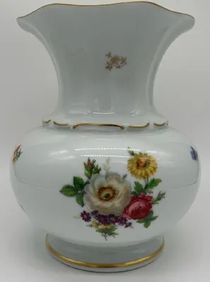 Produktbild von Casa Padrino Luxus Barock Porzellan Vase Weiß / Mehrfarbig / Gold H. 23 cm - Runde Blumenvase im Barockstil - Luxus Barock Accessoires - Reichenbach Porzellan - Luxus Qualität -  Germany