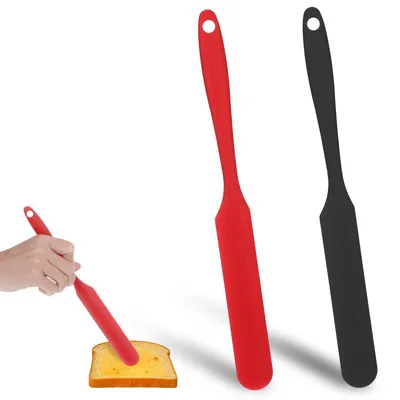 Immagine prodotto di 2 spatole lunghe in silicone con anima in metallo (nera e rossa)