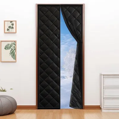 Obrázok produktu pre Unyqoos® Magnetický záves na dvere s tepelnou izoláciou – izoluje a je šetrný k domácim zvieratám