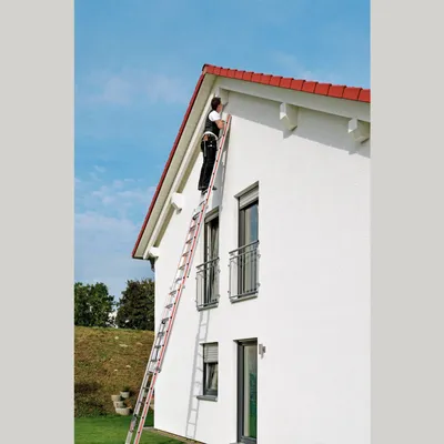 Produktbild von Seilzugleiter, 3-teilig, 3x16 Sprossen, Leiterlänge aus-/eingefahren 11,14/4,70 m, Kopfteil mit Laufrollen + einrastenden Fallhaken
