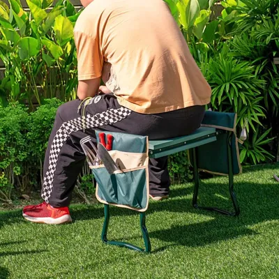 Obrázek produktu pro Klekátko 2 v 1 pro zahradu se 2 skládacími taškami na nářadí 58 x 27,5 x 50 cm zelené