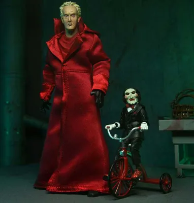 Obrázek produktu pro Saw Actionfigur Ultimate Jigsaw Killer Red Robe 18 cm