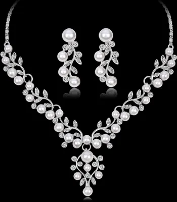 Produktbild von Elegantes Damen-Schmuckset mit Halskette und Ohrringen aus Kunstperlen und Strassblättern
