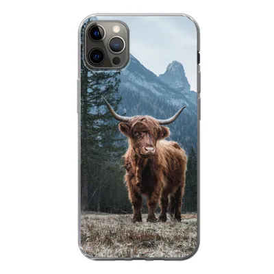 Produktbild von MuchoWow® Handyhülle Schutzhülle Hülle für iPhone 13 Pro Max Schottische Highlander - Berg - Landschaft - Bäume - Kuh - Natur Silikon Softcase Handy Hülle - Mobiltelefon
