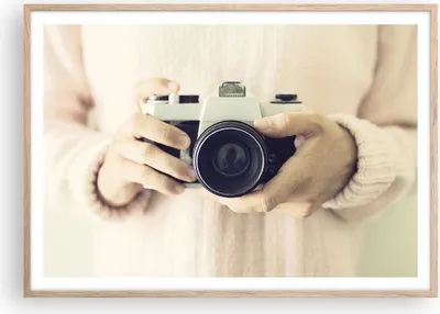 Produktbild von Gerahmtes Poster - Rahmen in heller Eiche - Die Kamera Retro Fotografie - 100x70 cm - Wand Bild - Wanddeko - Wandbilder - Kunstposter - Wandposter - Bilderrahmen - Bilder - P2NAA100x70-4930