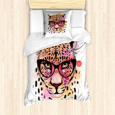 Produktbild von ABAKUHAUS Tier Mantele, Moderne Hipster Leopard, Milbensicher Allergiker geeignet mit Kissenbezügen, 135 cm x 200 cm - 80 x 80 cm, Orange Brown Rosa