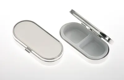 Produktbild von Pillendose 2-geteilt rechteckig glatt verchromt 6,5 x 3,0cm