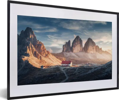 Produktbild von MuchoWow® Gerahmtes Poster Haus - Berge - Landschaft 60x40 cm - Poster mit Schwarzem Bilderrahmen Wandposter Rahmen Foto Bilder - Schlafzimmer - Plakat in Rahmen - Drucken