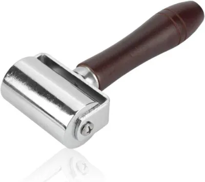 Produktbild von 60 mm Werkzeugrol aus hochwertigem Kohlenstoffstahl, faltebare Lederrol für Lederprodukte mit Klebstoffschicht