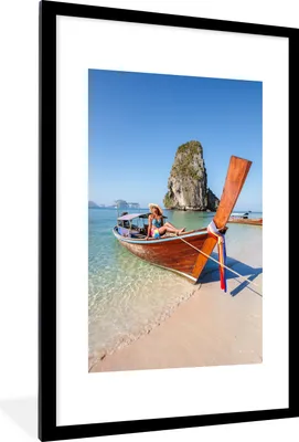 Produktbild von MuchoWow® MuchoWow® Gerahmtes Poster Strand - Frau - Boot 60x90 cm - Poster mit zchwarzem Bilderrahmen - Dekoration - Wandposter Wohnzimmer - Hochwertig