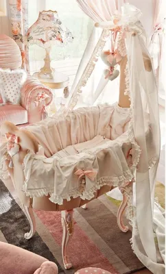 Produktbild von Casa Padrino Luxus Barock Schaukel Babybett Rosa - Prunkvolles Massivholz Baby Schaukelbett - Barock Baby Möbel - Erstklassische Qualität -  Italy