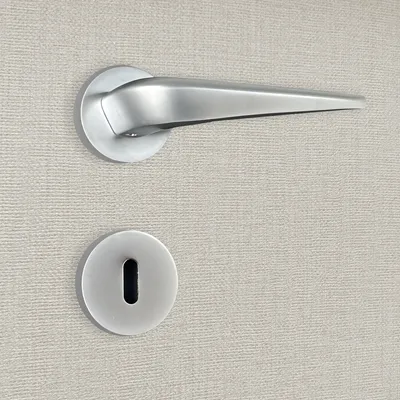 Image de Poignée de porte design à clé finition aspect chrome mat Alissia - KATCHMEE
