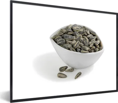 Produktbild von MuchoWow® MuchoWow® Gerahmtes Poster Sonnenblumenkerne in einer Porzellanschale 40x30 cm - Poster mit zchwarzem Bilderrahmen - Kunstposter - Wanddekorationen