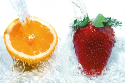Produktbild von Wallario Poster - Frische Früchte übergossen mit Wasser I, Kunstdruck Größe: 61 x 91,50 cm