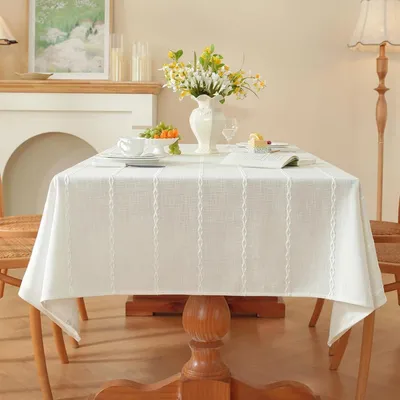 Obrázok produktu pre Obrus obdĺžnikový, biely, 135x180 cm, polyester, umývateľný, vhodný do kuchyne, záhrady, na párty alebo oslavy