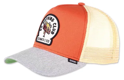Imagen del producto de Gorra de camionero DNC con el parche del "Club de los que no hacen nada"