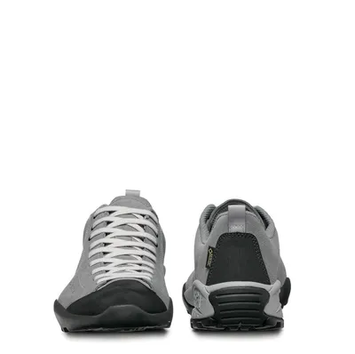 Mojito GTX Lifestyle Schuhe von Scarpa in Grau mit schwarzer Sohle; Vorder- und Rückansicht.