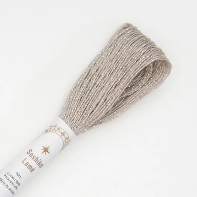 Produktbild von Hilo Olympus Sashiko, Baumwollgarn mit Metallic-Effekt, Knäuel, Farbe 4, Naturtöne, ca. 40 Meter, hergestellt in Japan