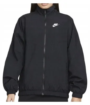 Produktbild von Nike Jacke Schwarz aus geknittertem Webmaterial mit großer, verstellbarer Kapuze, Windschutz, lockerer Passform und Chevron-Muster